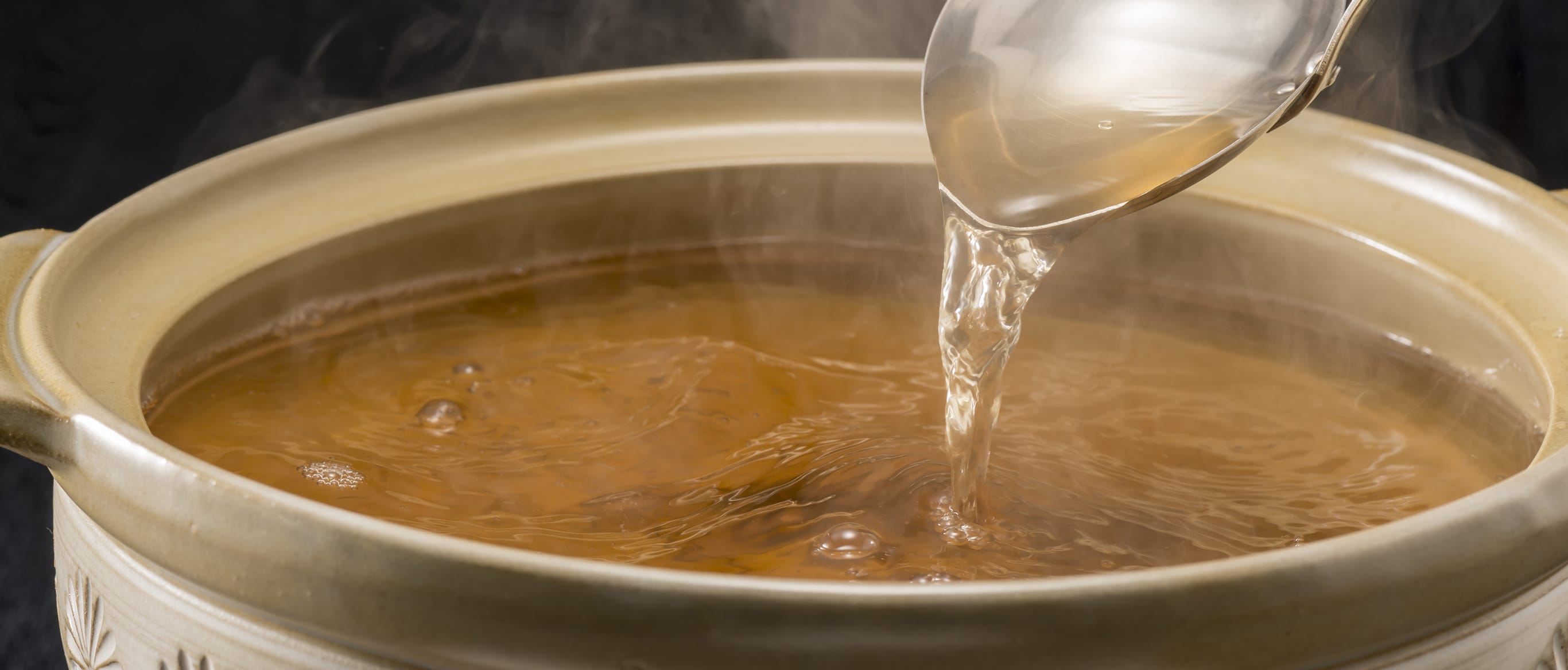 化学調味料を使用しない日本の伝統的なスープのイメージ画像が表示されています。